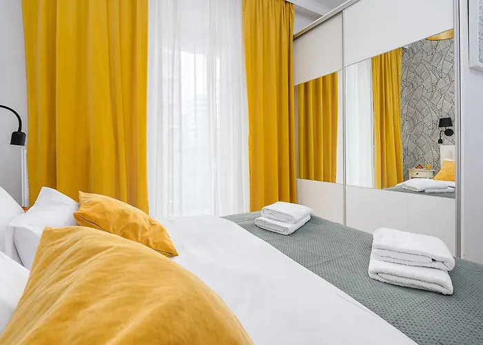 Wola Cozy By P&o شقة