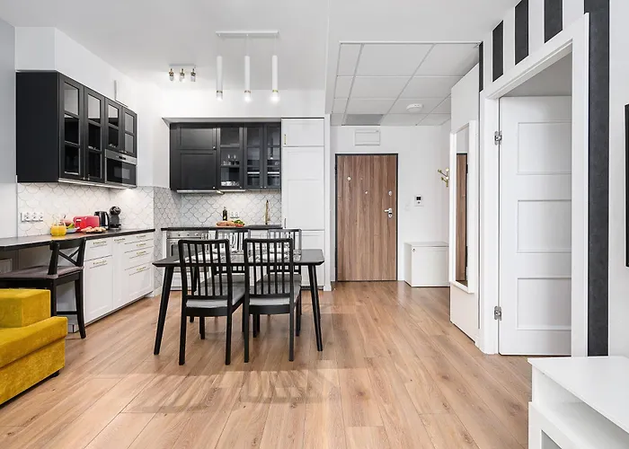 Wola Cozy By P&o شقة